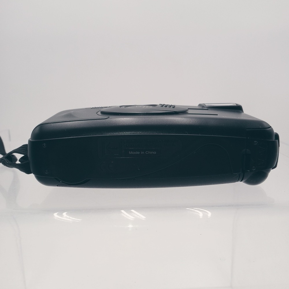 Kodak KB10 Point & Shoot Compact Film Camera 35mm Powers Up With Carrying Case - Picture 7 of 16